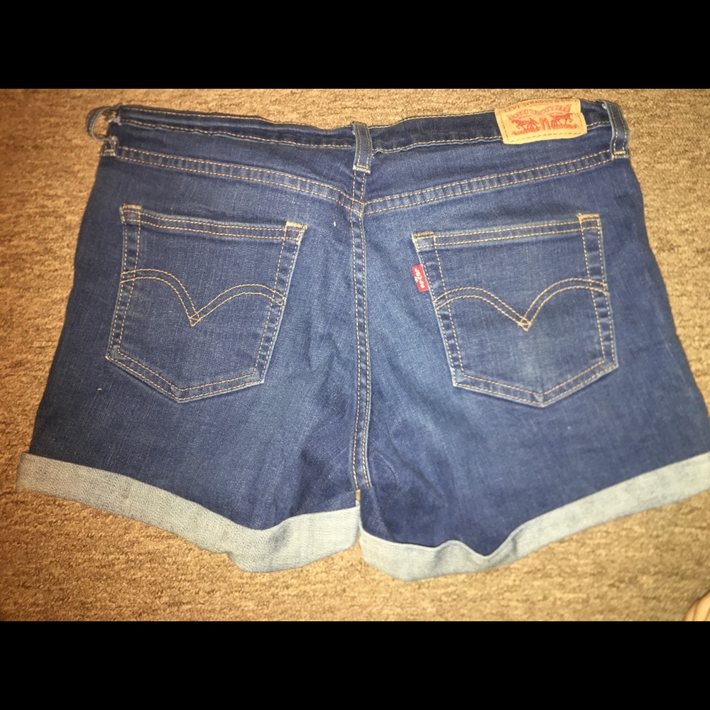 LEVIS SHORTS! - Picture 2 of 3